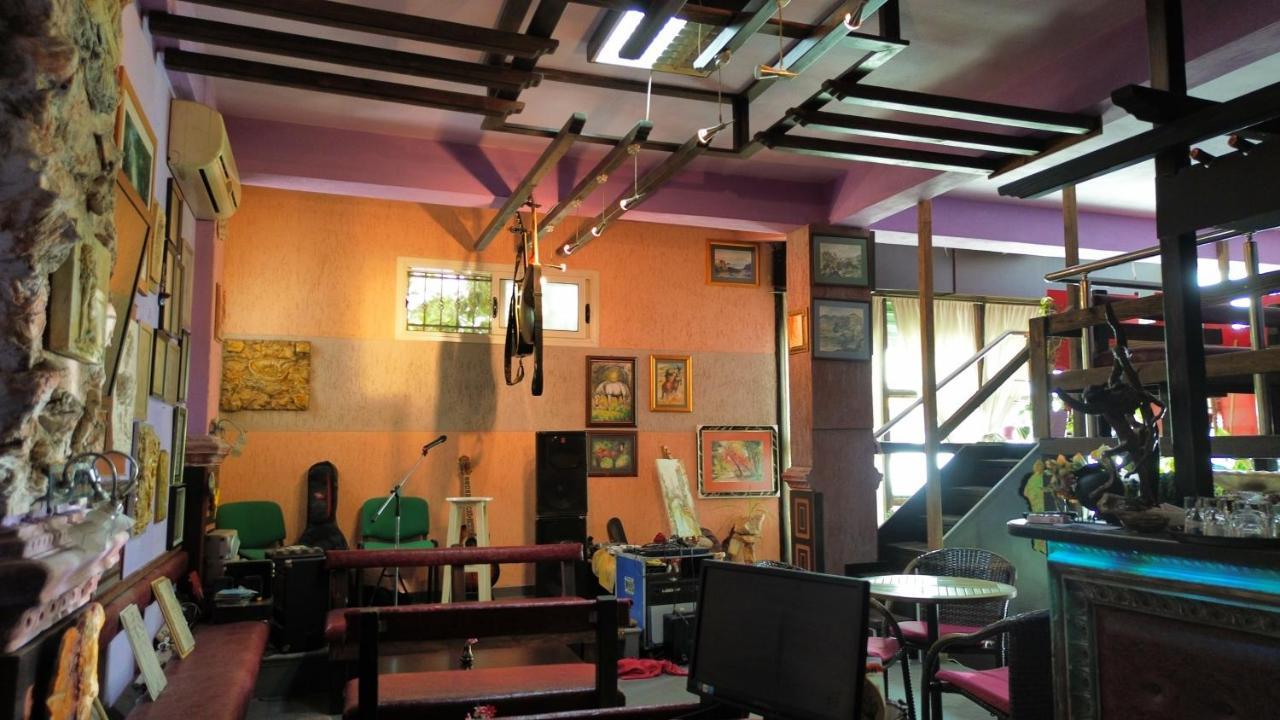 2 Kitarat Bb Bed and Breakfast Vlorë Εξωτερικό φωτογραφία