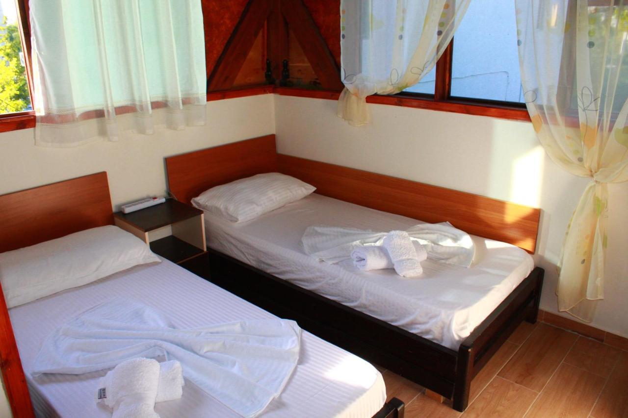 2 Kitarat Bb Bed and Breakfast Vlorë Εξωτερικό φωτογραφία