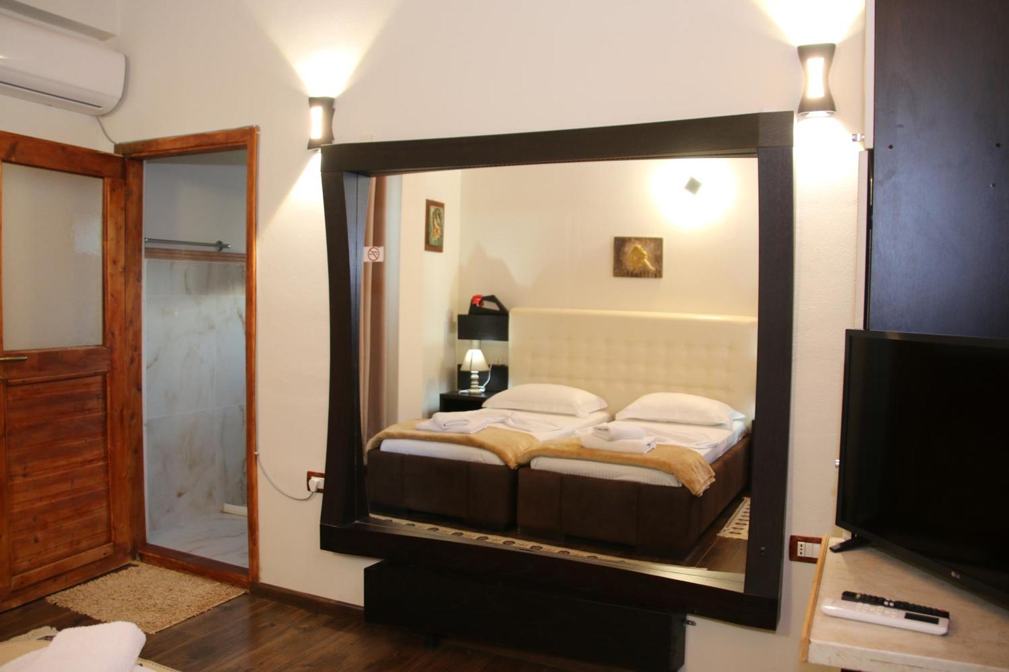 2 Kitarat Bb Bed and Breakfast Vlorë Εξωτερικό φωτογραφία